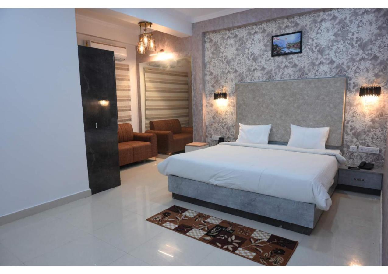 Hotel Ganga Kaveri Varanasi Exterior foto